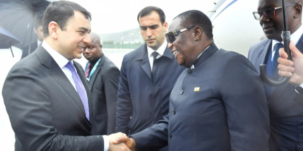 Zimbabvenin Vitse-prezidenti Azərbaycana səfərə gəlib