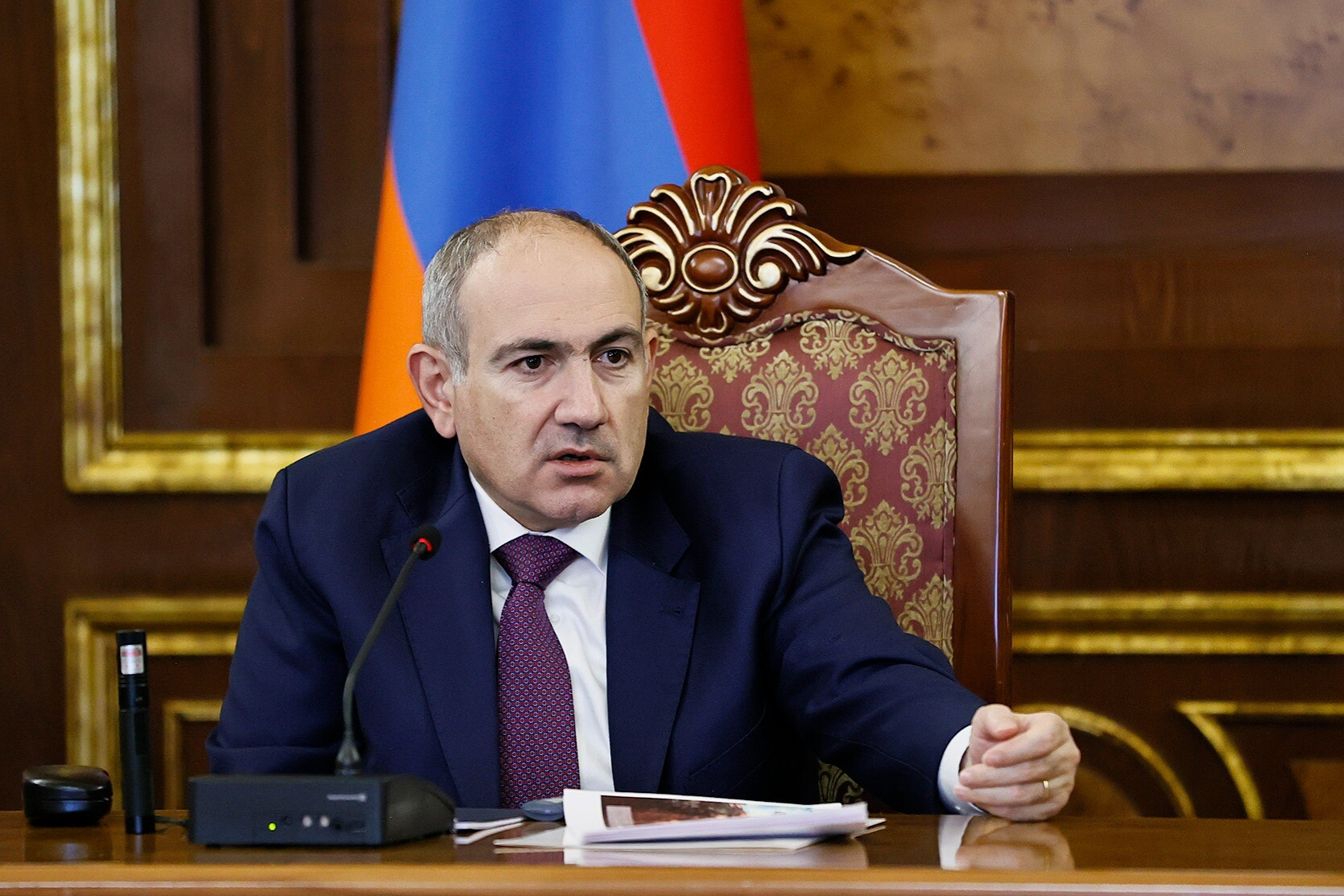 Paşinyan müxalifəti sərt sözlərlə tənqid edib