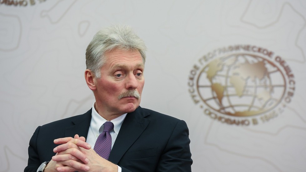 Peskov: Rusiya yalnız hərbi hədəfləri vurur