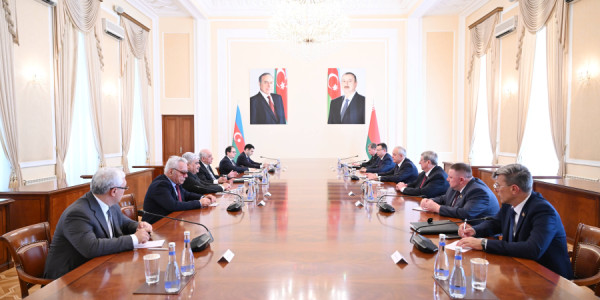 Əli Əsədov Belarus Milli Assambleyası Nümayəndələr Palatasının sədri ilə görüşüb
