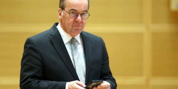 Nazir:  ABŞ qoşunlarının Almaniyadan çıxarılması ilə bağlı hələ ki plan yoxdur