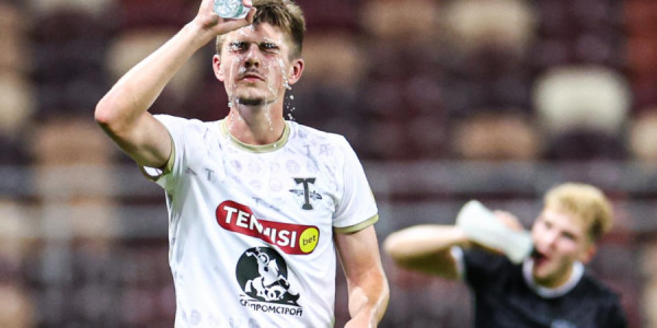 Rusiya müşahidə olunan anormal istilər futbola da təsir edir