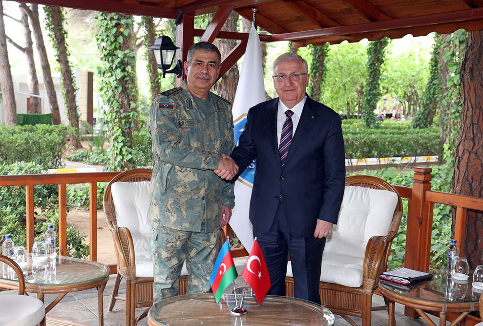 Müdafiə Nazirliyinin rəhbərliyi Türkiyəyə səfər edib