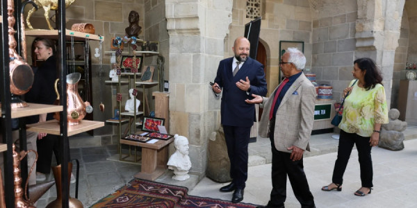 Mavriki Prezidenti İçərişəhərlə tanış olub