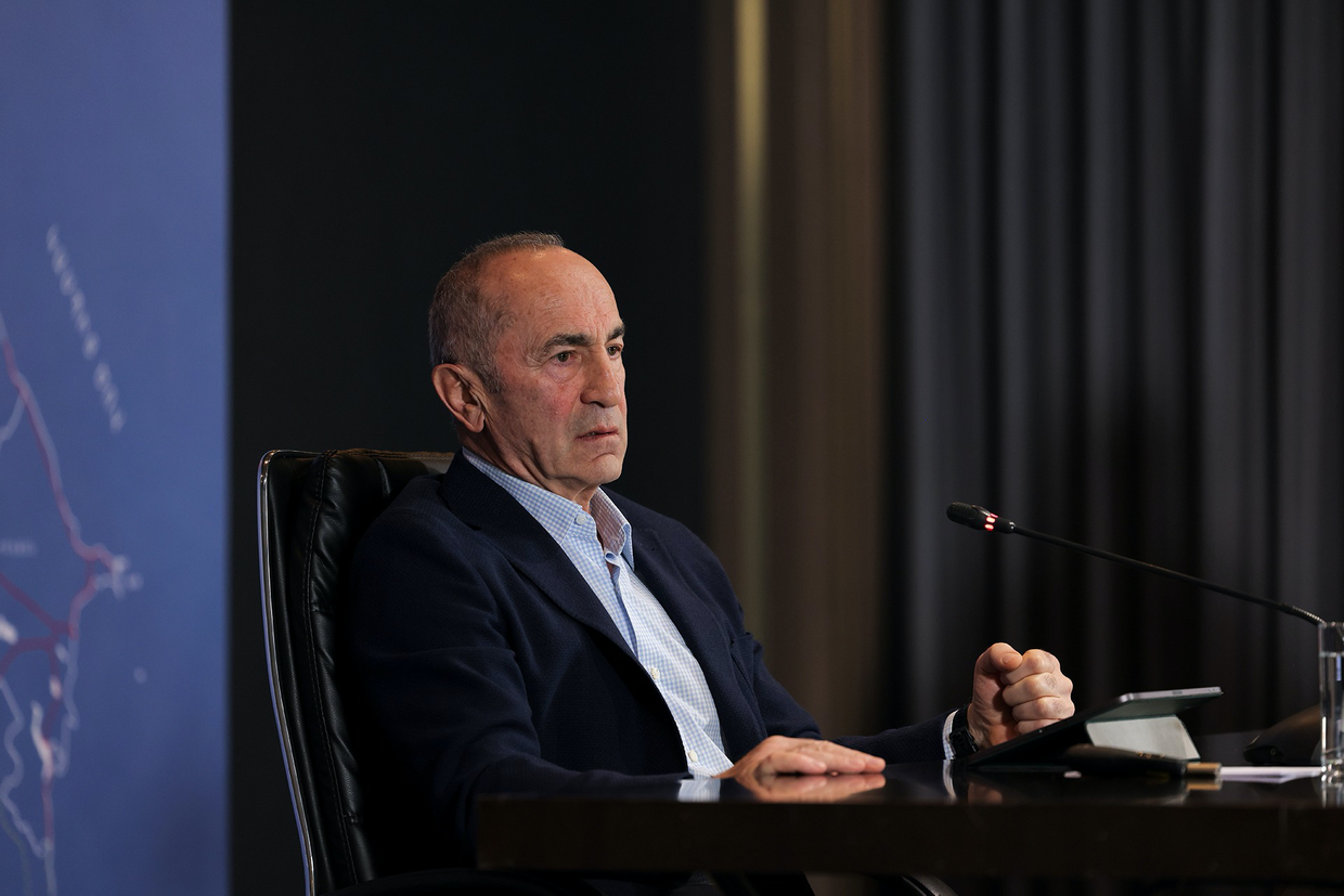 Köçəryan Ermənistan hökumətini tənqid edib