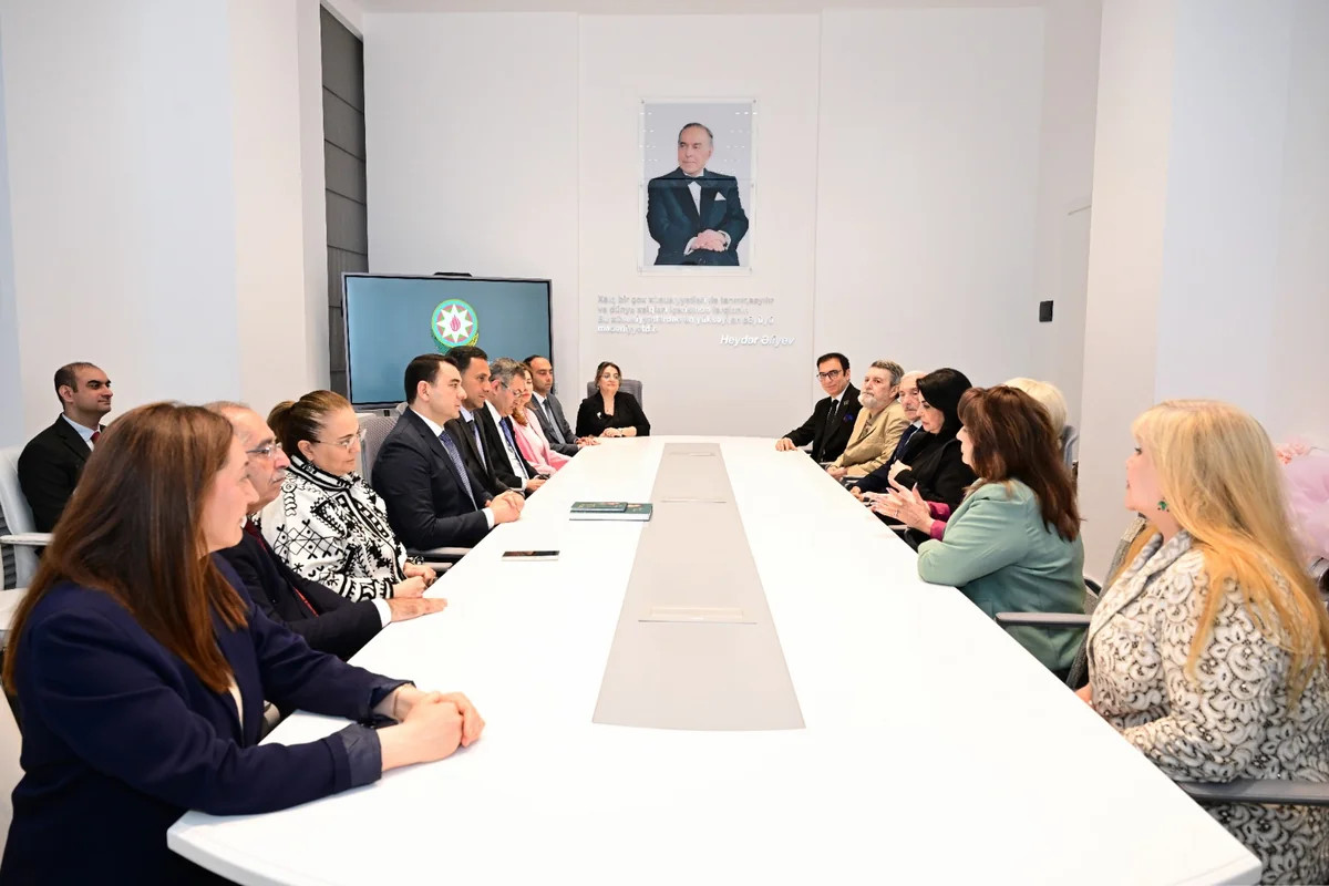 Mədəniyyət Nazirliyində yubilyar mədəniyyət xadimləri ilə görüş olub