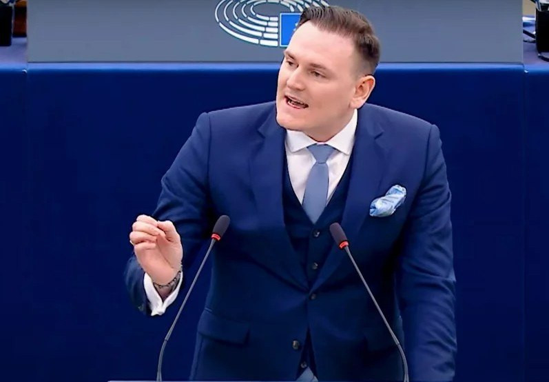 Tomaş Azərbaycanla bağlı əməkdaşlığın dayandırılmasını tənqid edib
