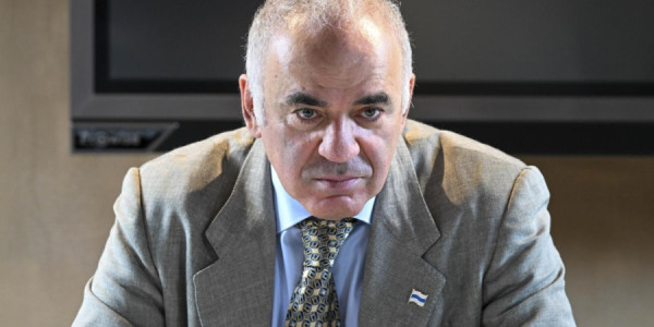 Qarri Kasparov beynəlxalq axtarışa verilib