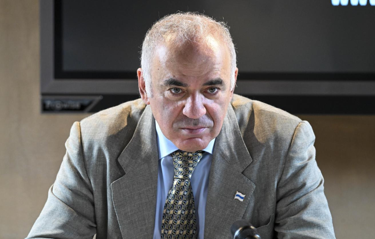 Qarri Kasparov beynəlxalq axtarışa verilib