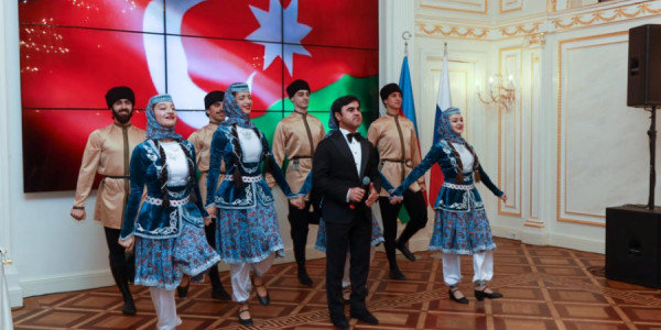 Sankt-Peterburqda Azərbaycan dövlətçiliyinin 108 illik tarixi qeyd olunub
