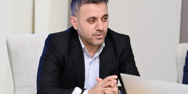 "Şamaxı" Ayxan Abbasovla vidalaşıb