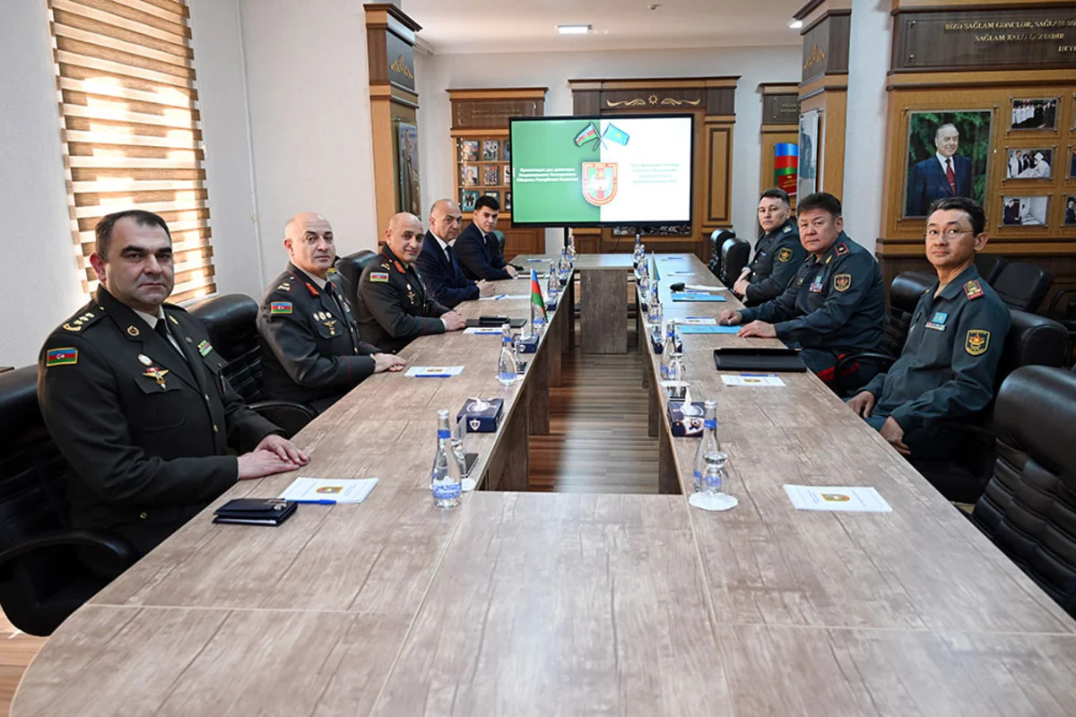 Azərbaycan və Qazaxıstan arasında hərbi təhsil sahəsində keçirilən islahatlar müzakirə edilib