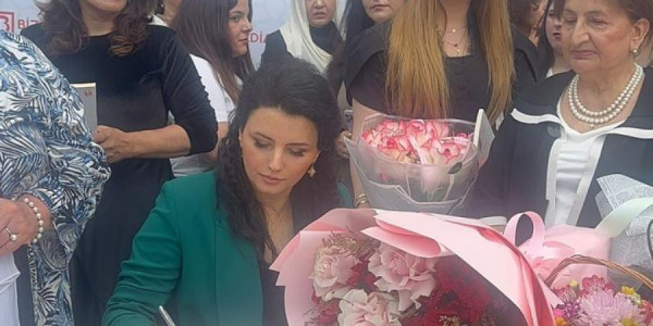 Aysel Nəsirzadənin imza günü böyük maraqla qarşılandı