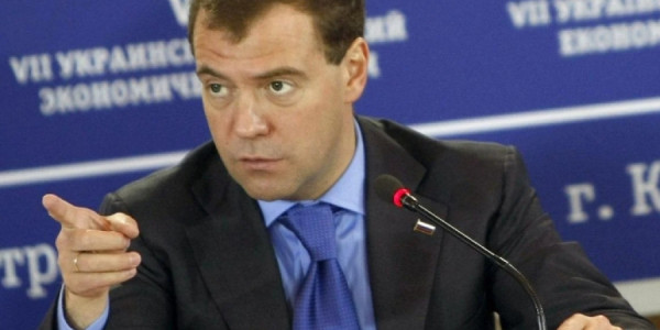 Medvedev: Daha da sərt zərbələr endirməliyik