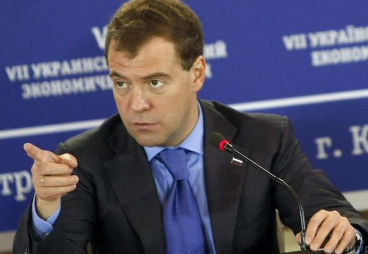 Medvedev: Daha da sərt zərbələr endirməliyik