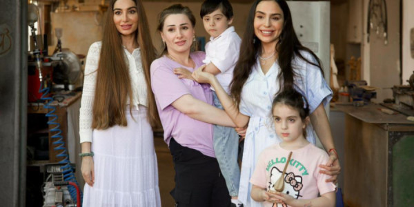 Leyla Əliyeva və Arzu Əliyeva Lənkəranda yerli sənətkarın yaradıcılığı ilə tanış olublar