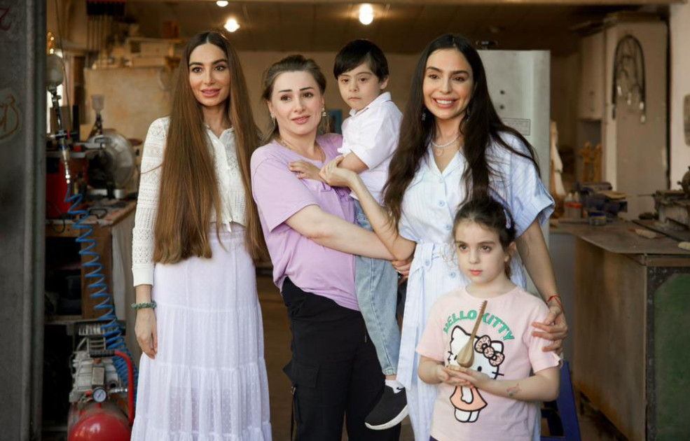 Leyla Əliyeva və Arzu Əliyeva Lənkəranda yerli sənətkarın yaradıcılığı ilə tanış olublar