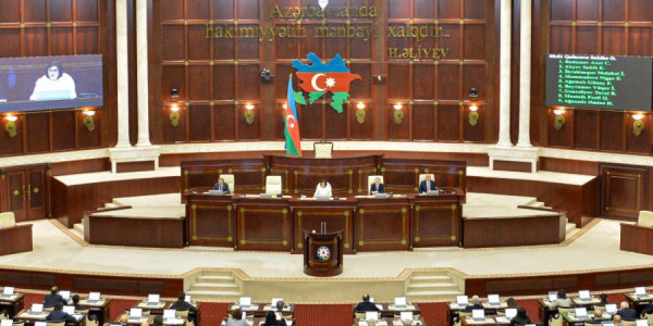 Milli Məclisin yaz sessiyası üzrə sonuncu plenar iclası başlayıb