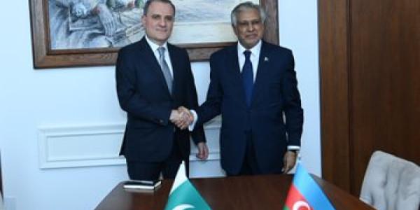 Ceyhun Bayramov pakistanlı həmkarı ilə beynəlxalq təhlükəsizliyi müzakirə edib - YENİLƏNİB