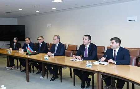 Bakı və Aşqabad Xəzər dənizi çərçivəsində əməkdaşlığın genişləndirilməsini müzakirə edib