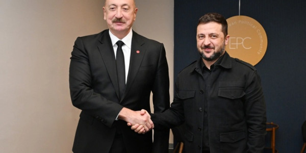 Zelenski İlham Əliyevi Müstəqillik Günü münasibətilə təbrik edib