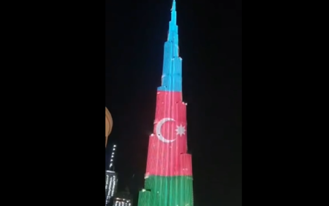 Bürc Xəlifə Azərbaycan bayrağının rəngləri ilə işıqlandırılıb