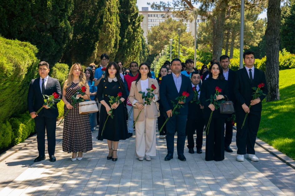 Könüllülər Müstəqillik Gününü silsilə tədbirlərlə qeyd ediblər