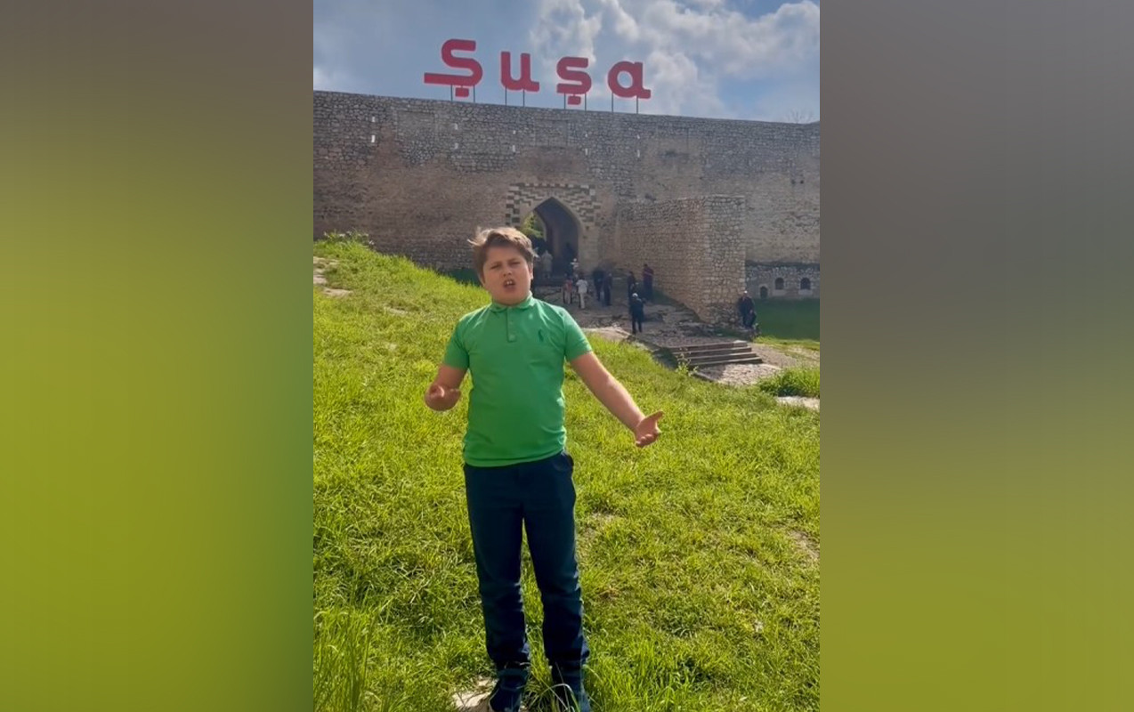 Moldovanın Azərbaycandakı səfirinin oğlu Şuşada “Şən Azərbaycan” mahnısını ifa edib.