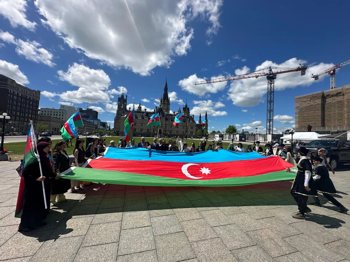 Ottavada Azərbaycan bayrağı dalğalandırılıb