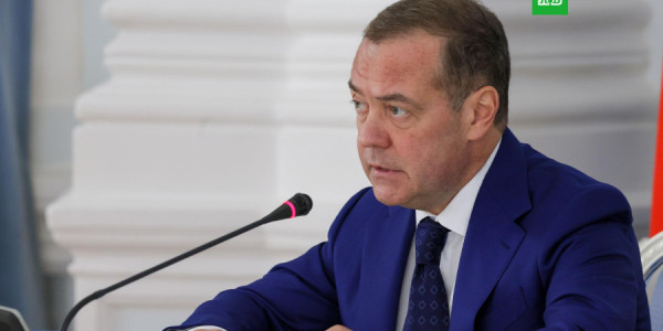 Medvedev: Avropa susmalıdır