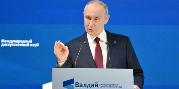 Putin: Jurnalistlər Starobelskdəki faciəyə görə utanmalıdırlar