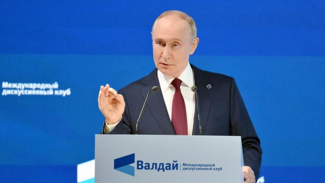 Putin: Jurnalistlər Starobelskdəki faciəyə görə utanmalıdırlar