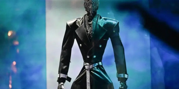 Bu dəfə səhnəyə robotlar çıxdı