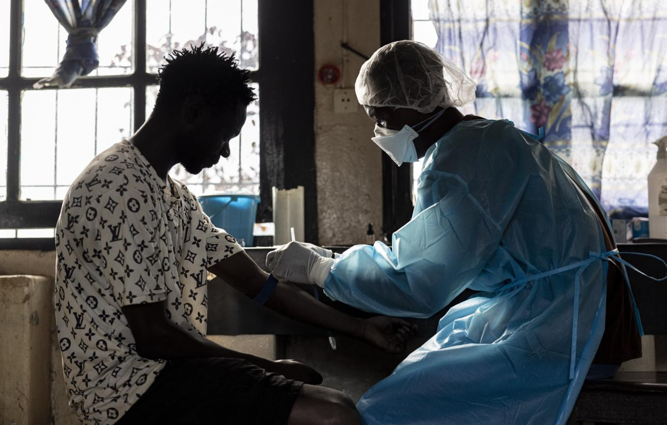 Ebola  görünməmiş sürətlə yayılır