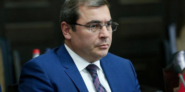 Erməni siyasətçi Rusiya ilə düşmənçiliyin əleyhinə olduğunu bildirib