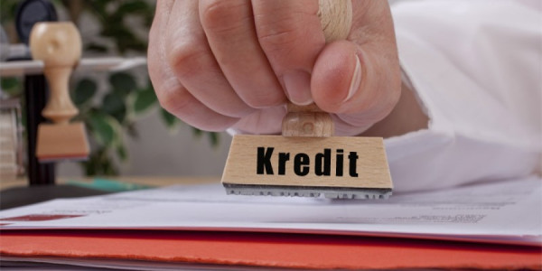 Bank kreditləri rekord həddə çatdı - İqtisadçıdan xəbərdarlıq