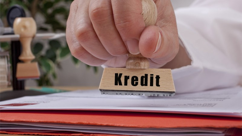 Bank kreditləri rekord həddə çatdı - İqtisadçıdan xəbərdarlıq