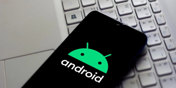 2026-cı ildə almaq üçün təhlükəsiz olan beş köhnə smartfon seçilib