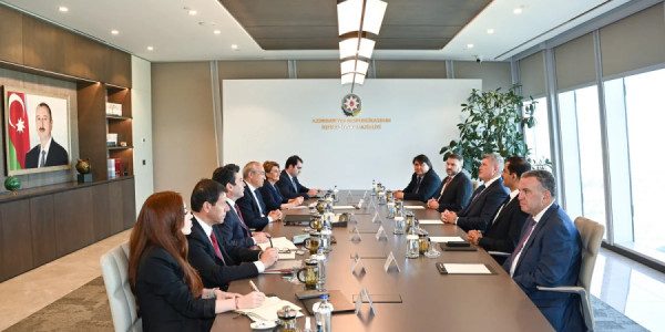 Azərbaycan "Chevron"la karbonsuzlaşma layihələrini müzakirə edib