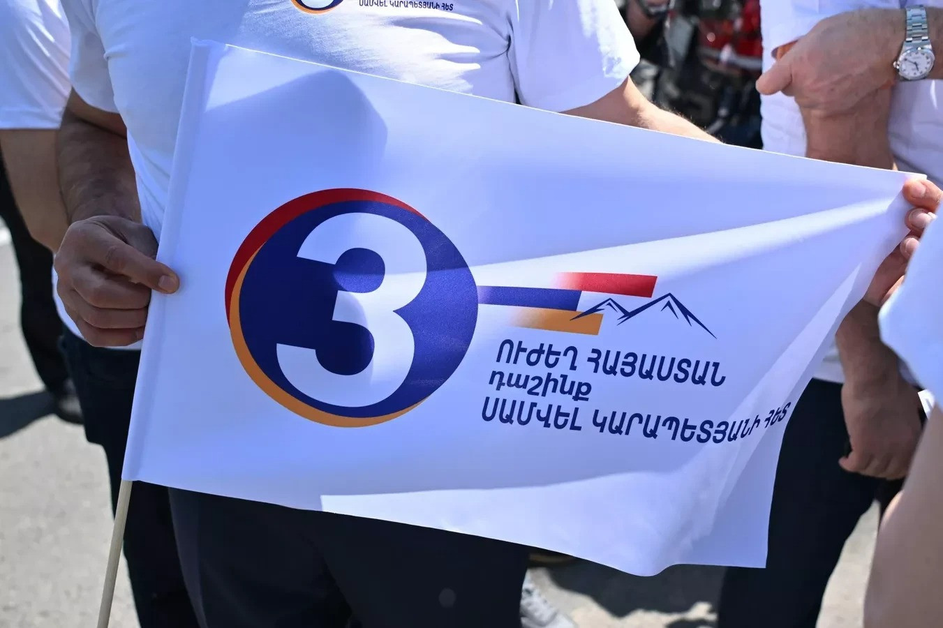Ermənistanda müxalifət partiyasının ofisində axtarış aparılıb