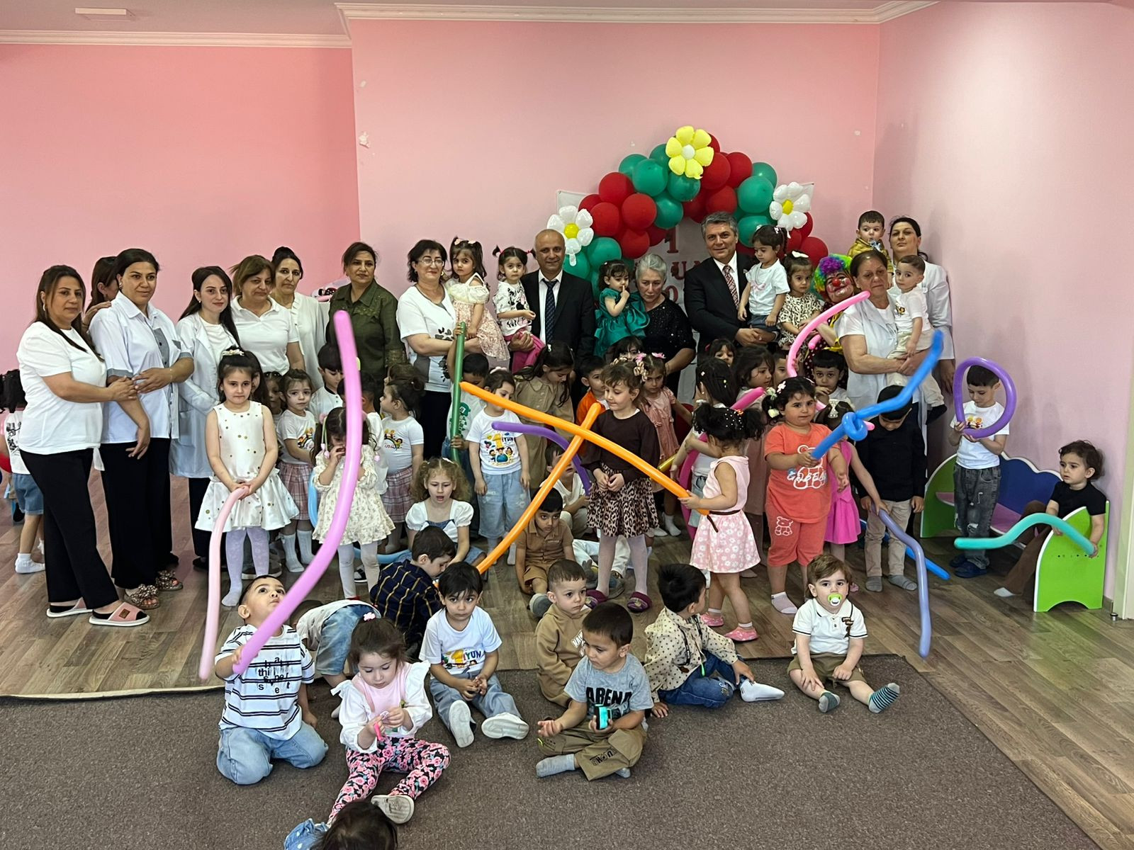 Deputat Məzahir Əfəndiyev 1 İyun münasibətilə  körpələr evi-uşaq bağçasını ziyarət edib