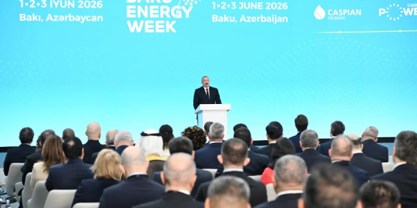 İlham Əliyev: Azərbaycanın zəngin bərpa olunan enerji potensialı "yaşıl enerji" üçün geniş imkanlar yaradır