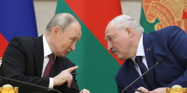 Putinlə Lukaşenko ikitərəfli münasibətləri müzakirə edib
