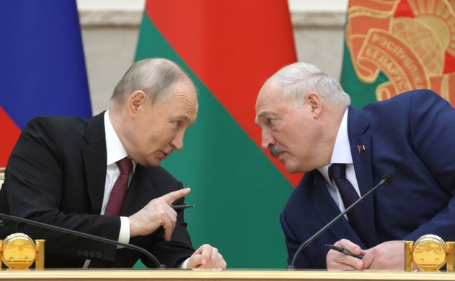 Putinlə Lukaşenko ikitərəfli münasibətləri müzakirə edib