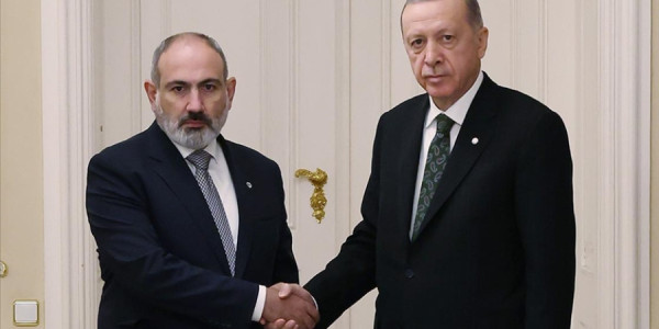 Ərdoğan ilə Paşinyan ikitərəfli münasibətləri müzakirə edib