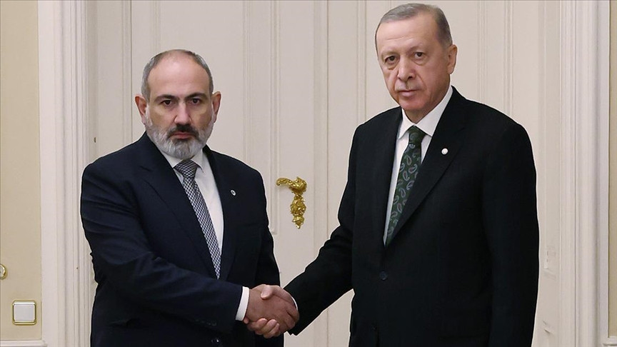 Ərdoğan ilə Paşinyan ikitərəfli münasibətləri müzakirə edib
