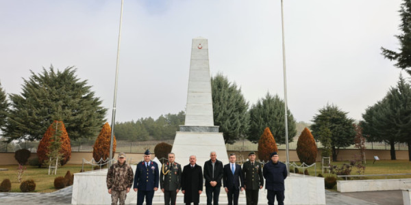 Zaur Zeynalov Türkiyədə C-130 qəzasında şəhid olan hərbçilərin ailələrini ziyarət edib