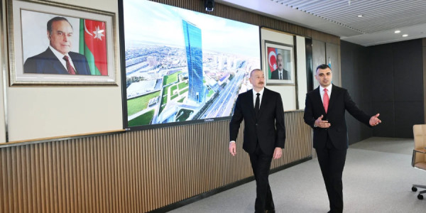 İlham Əliyev Mərkəzi Bankın yeni binasının açılışında iştirak edib