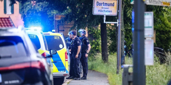 Dortmund şəhərində silahlı şəxs iki uşağı girov götürüb
