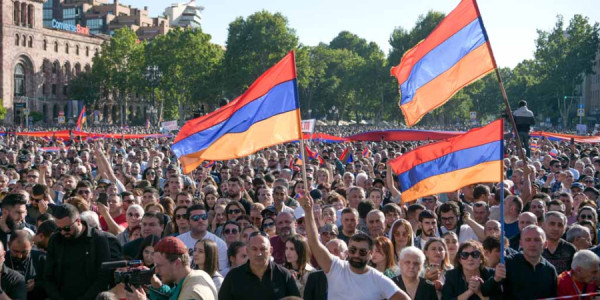 İrəvanda Rusiya səfirliyi qarşısında etiraz aksiyası keçirilib